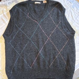 Vintage Men's Dark Gray Argyle V-Neck Sweater Vest